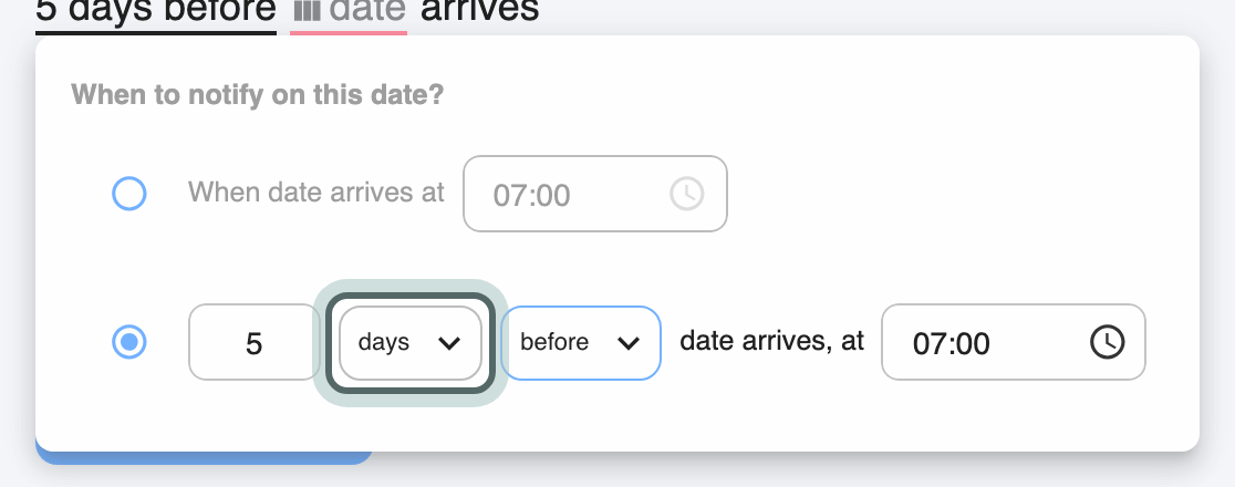 The Due date template When date is upcoming or arrives: its timing opened, When to notify on this date?, set to 5 days before the date arrives, at 07:00. The unit, days, is highlighted.