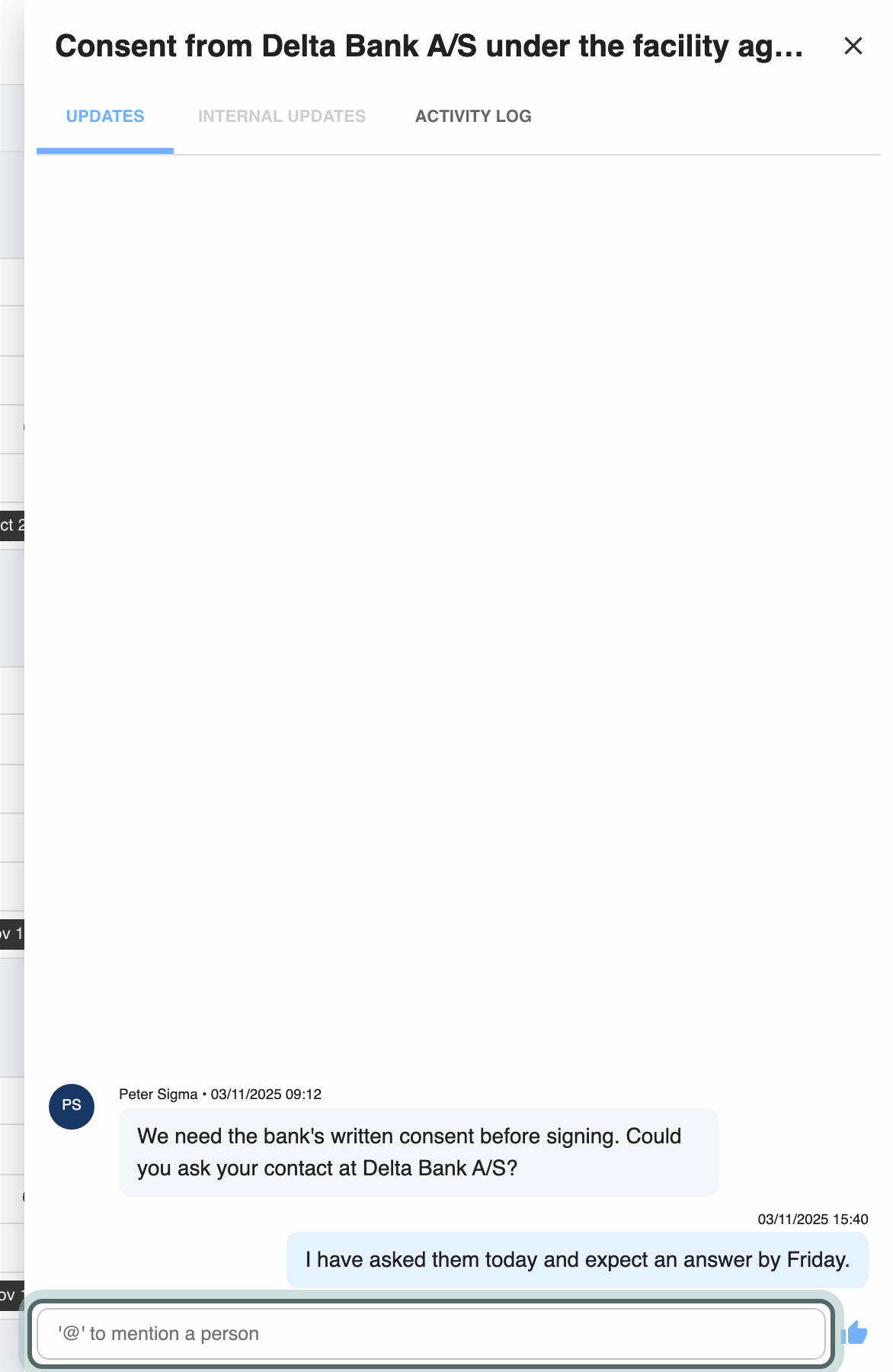 A task opened in the panel on the right, on Updates, with the lawyer's question and the client's reply; Internal updates is greyed out and the update field at the bottom is highlighted.